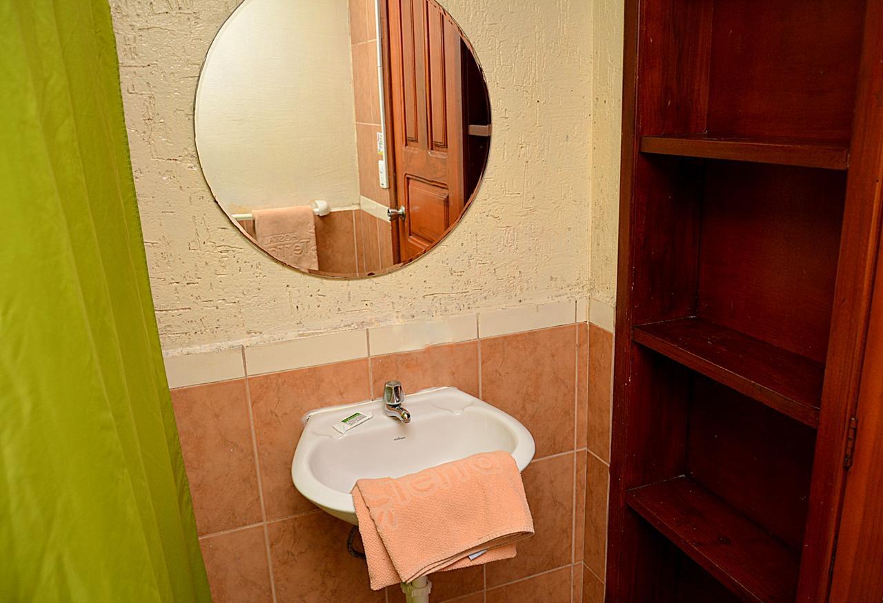Hostal Terra 2 - El Condado Quito Eksteriør billede